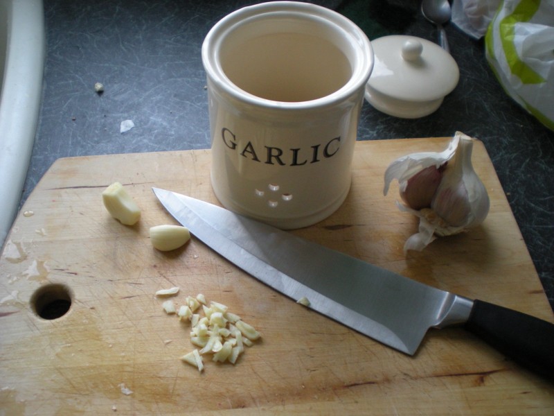 chop garlic chop garlic